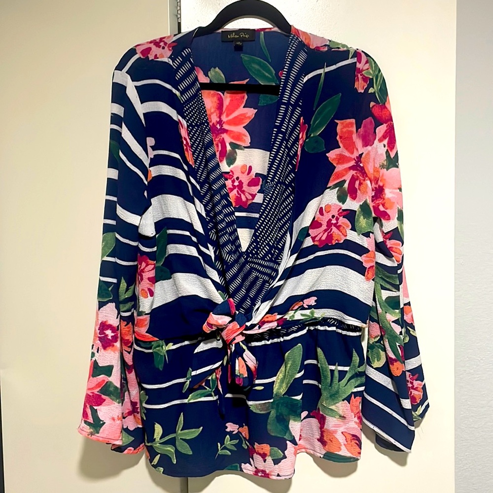 Floral & striped Bell Sleeve peplum V-neck top